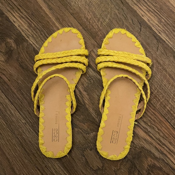 Yellow Raffia Sandals - Picture 3 of 6